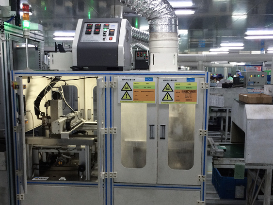 M&aacute;quina de adhesivo termofusible de 10 KG con aplicaci&oacute;n de plataforma dispensadora