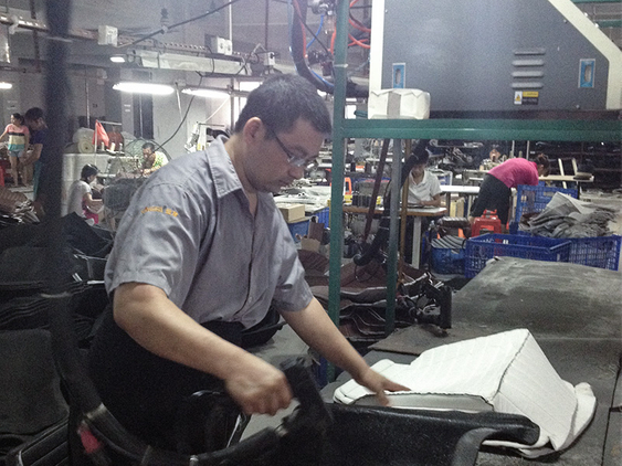 M&aacute;quina de adhesivo termofusible de 10KG, aplicaci&oacute;n de pulverizaci&oacute;n manual para interior de autom&oacute;vil