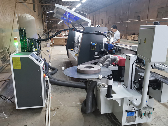55 galones con aplicaci&oacute;n de m&aacute;quina encoladora de bordes